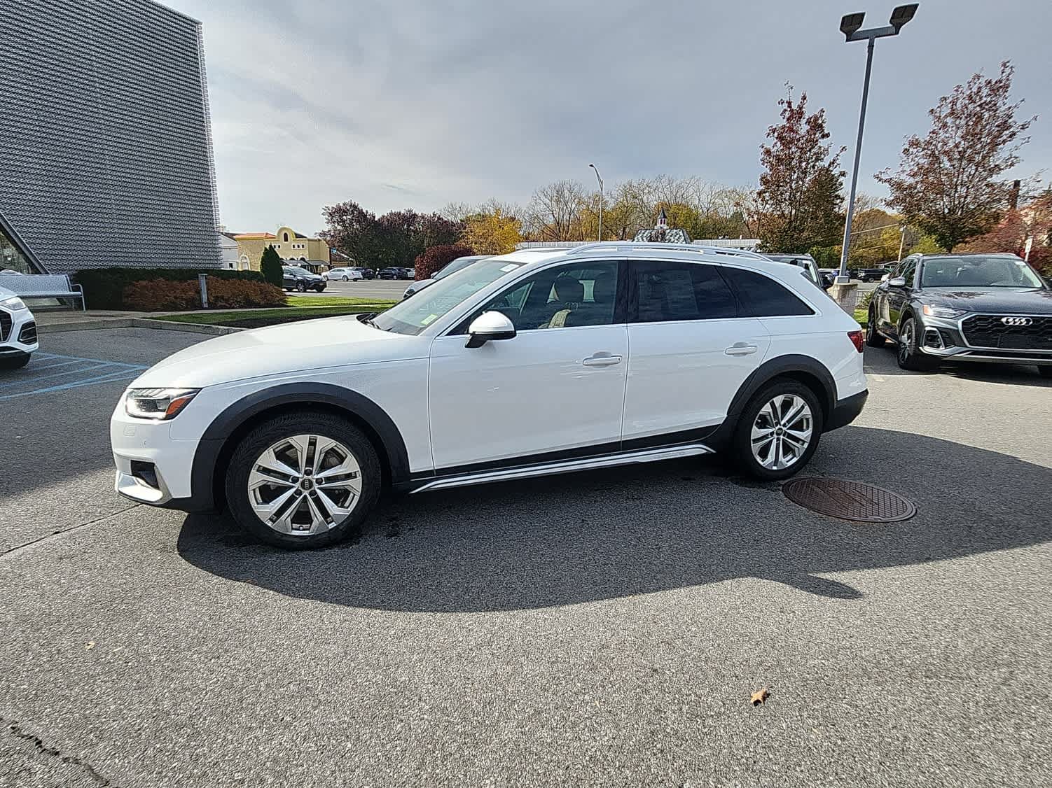 Used 2023 Audi A4 2.0T allroad Premium Plus AWD/4WD image 3