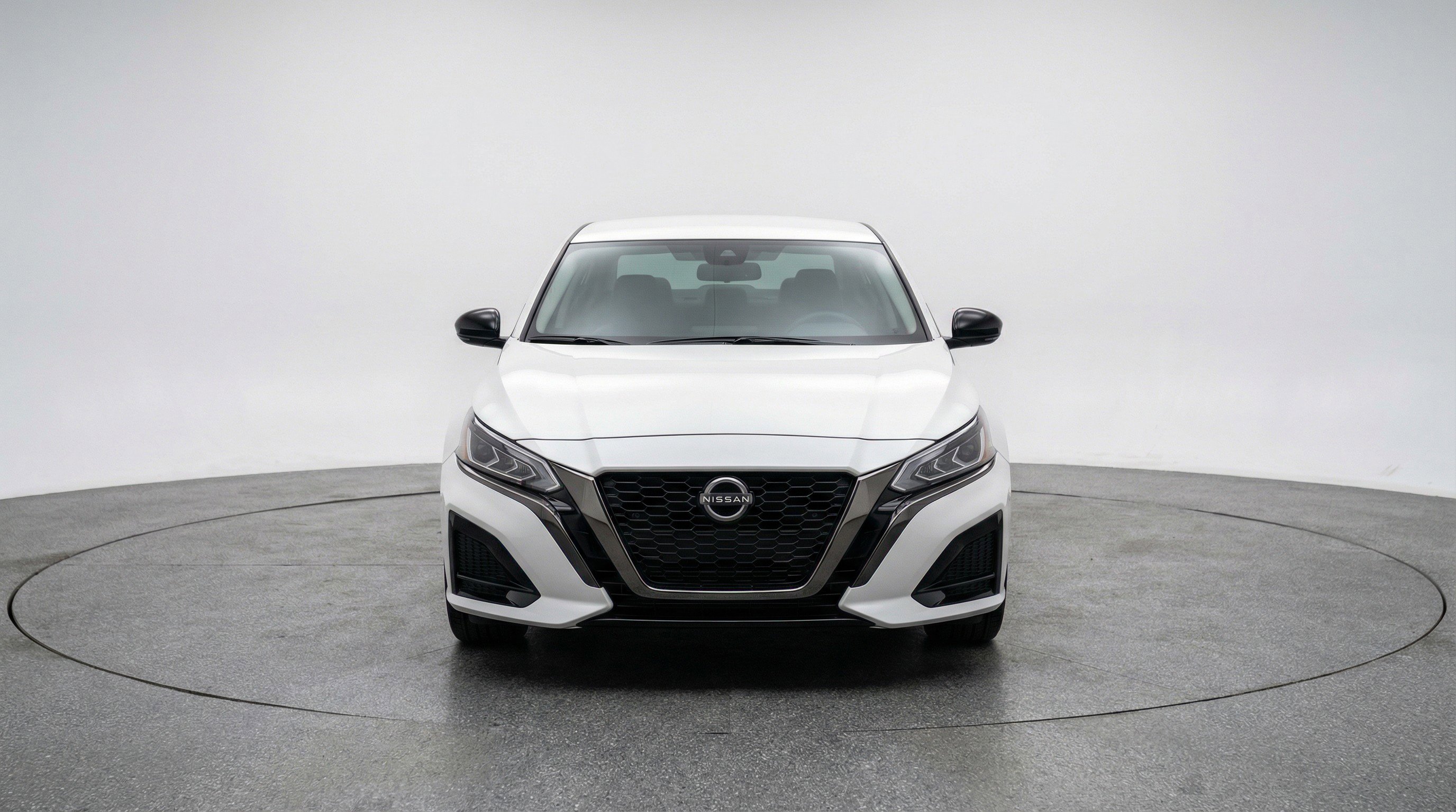 Used 2025 Nissan Altima 2.5 SV image 2