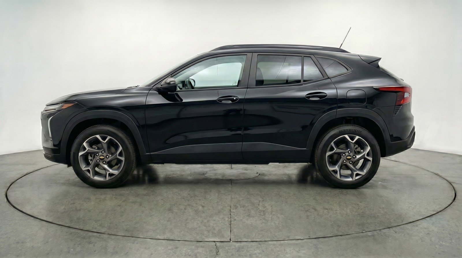 Used 2025 Chevrolet Trax LT w/ LT Convenience Package FWD image 5