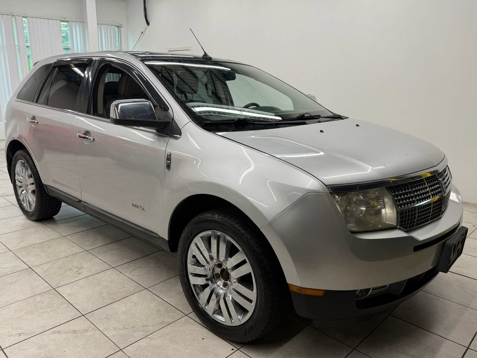 Used 2010 Lincoln MKX 2WD image 1