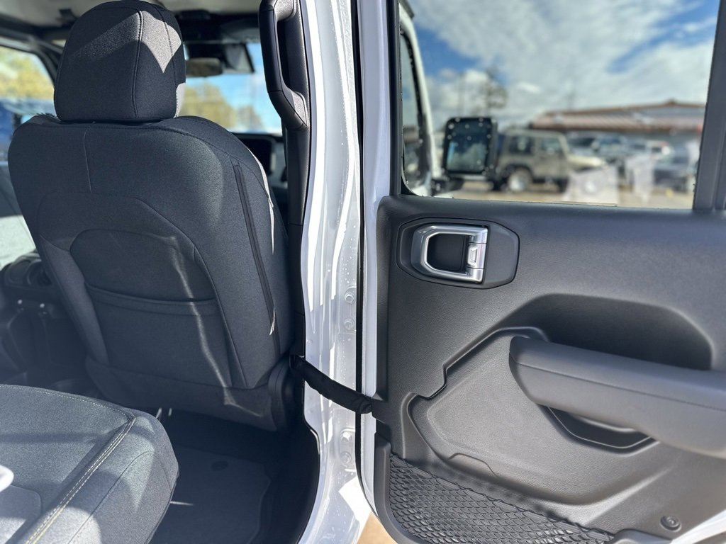 Certified 2025 Jeep Gladiator Sport image 10