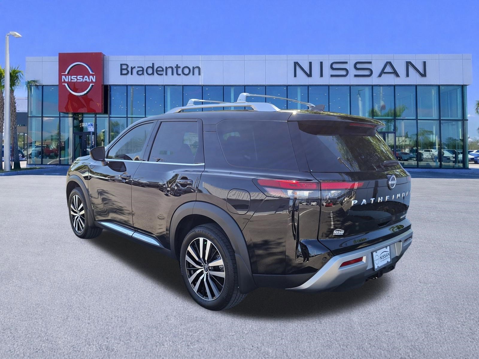 Certified 2024 Nissan Pathfinder Platinum image 7