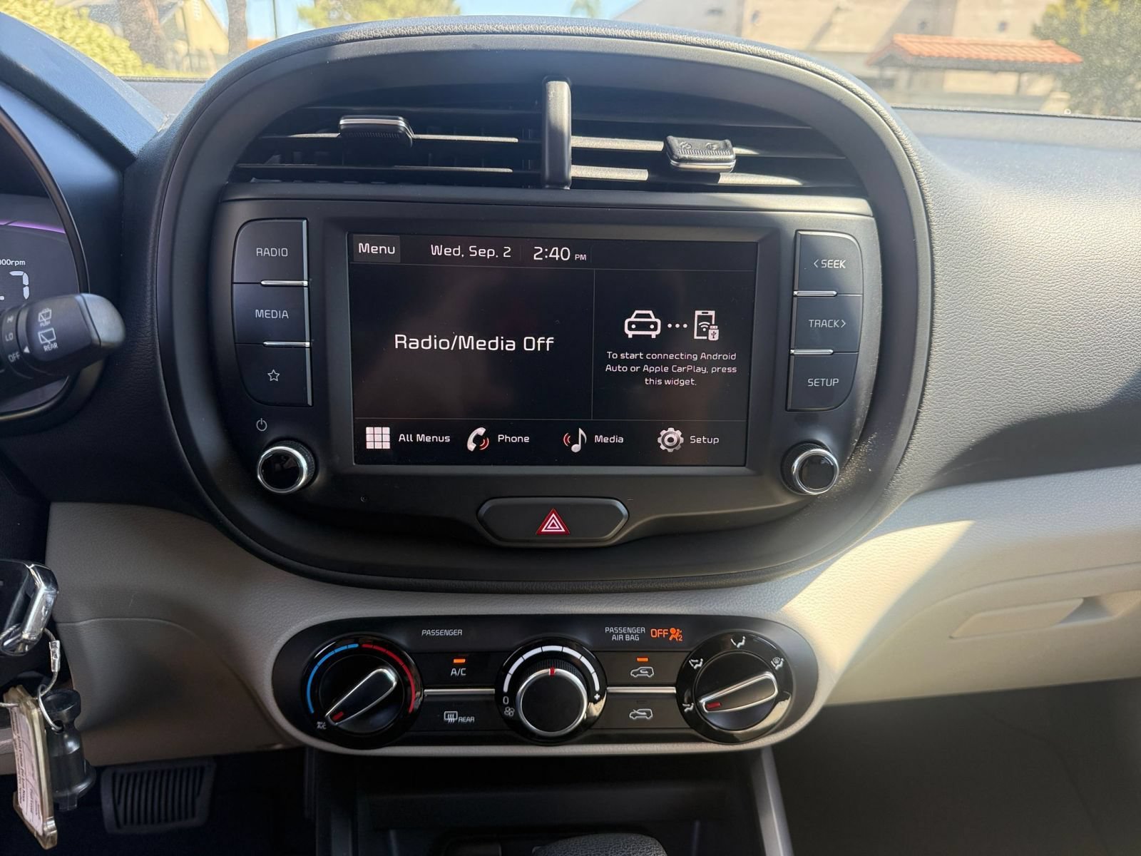 Used 2025 Kia Soul LX w/ LX Technology Package FWD image 16
