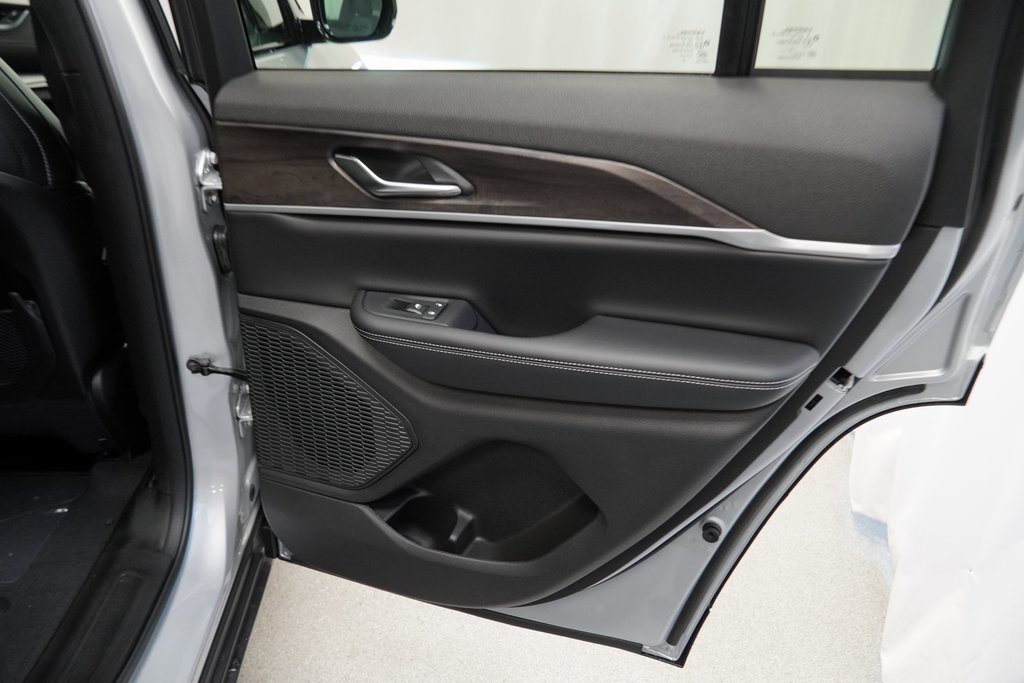 New 2025 Jeep Grand Cherokee Limited image 32