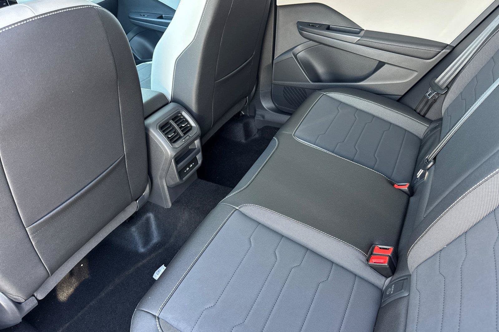 New 2026 Volkswagen Taos SE FWD image 11