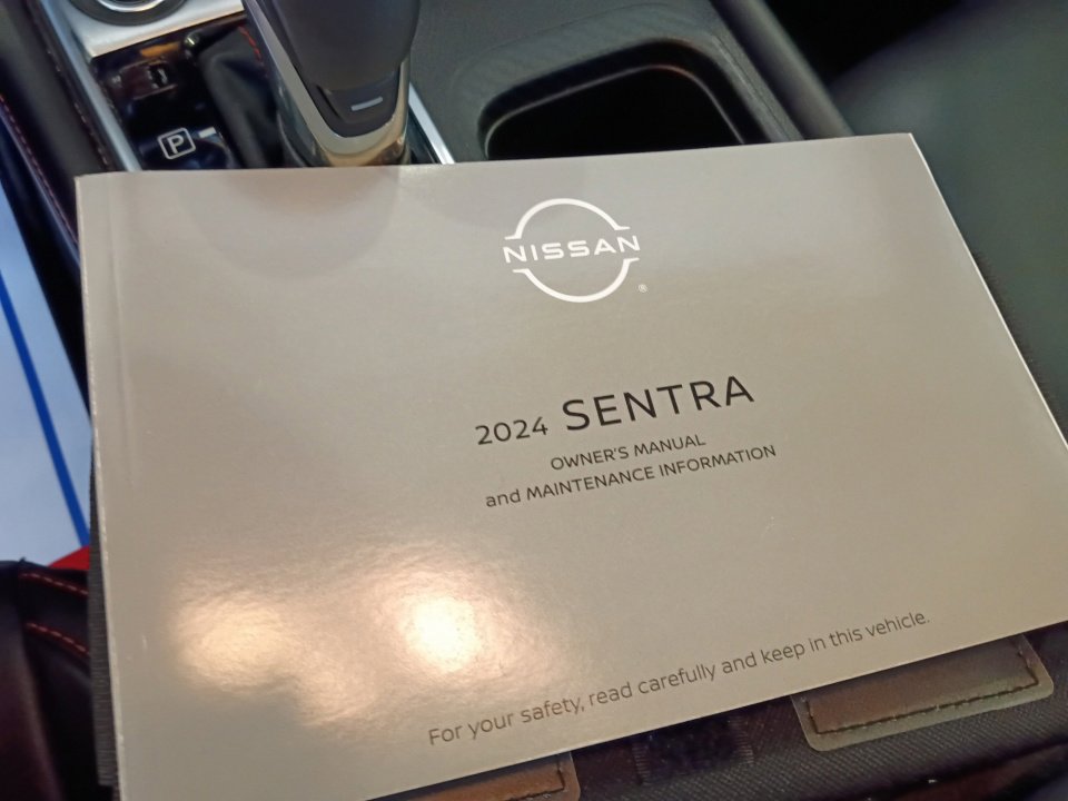 Used 2024 Nissan Sentra SR w/ SR Premium Package FWD image 34