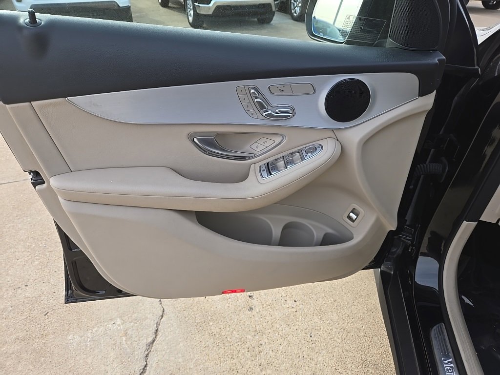 Used 2021 Mercedes-Benz GLC 300 4MATIC image 12