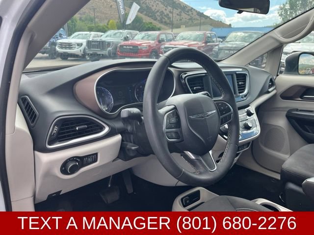 Used 2022 Chrysler Voyager LX FWD image 13