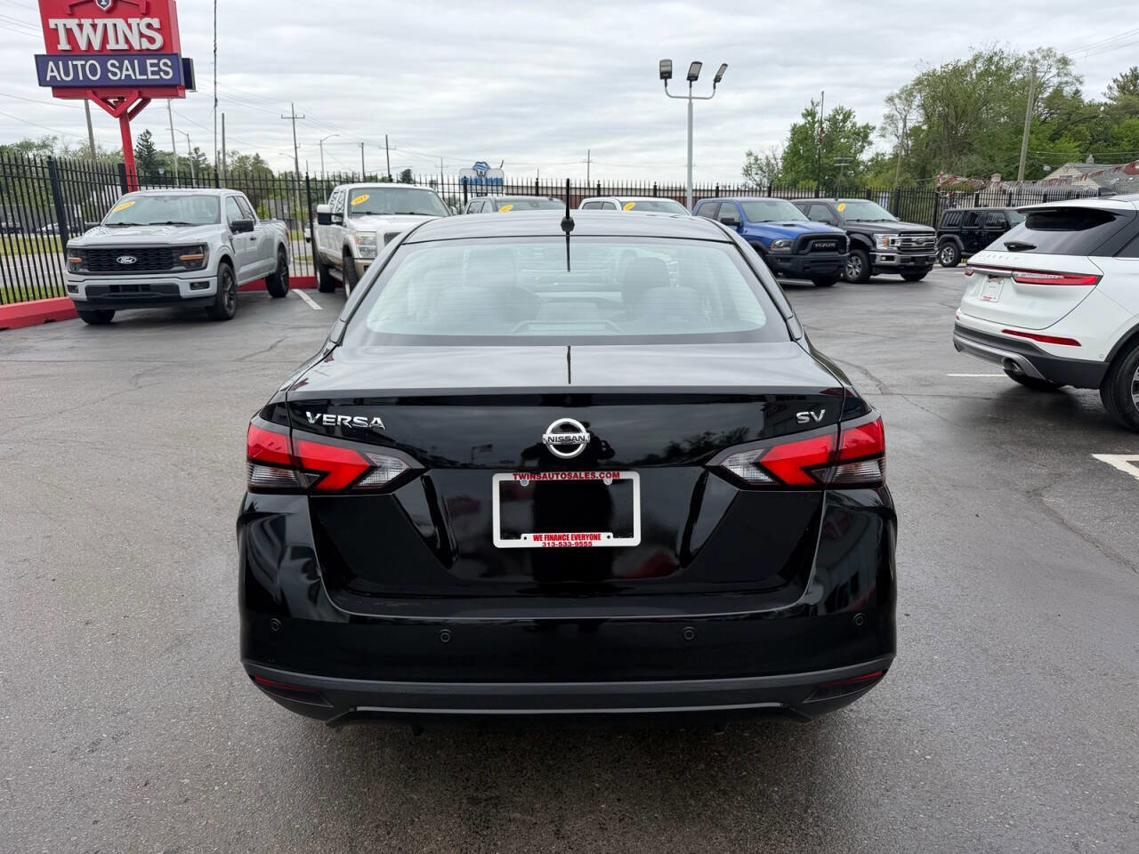 Used 2021 Nissan Versa S FWD image 6