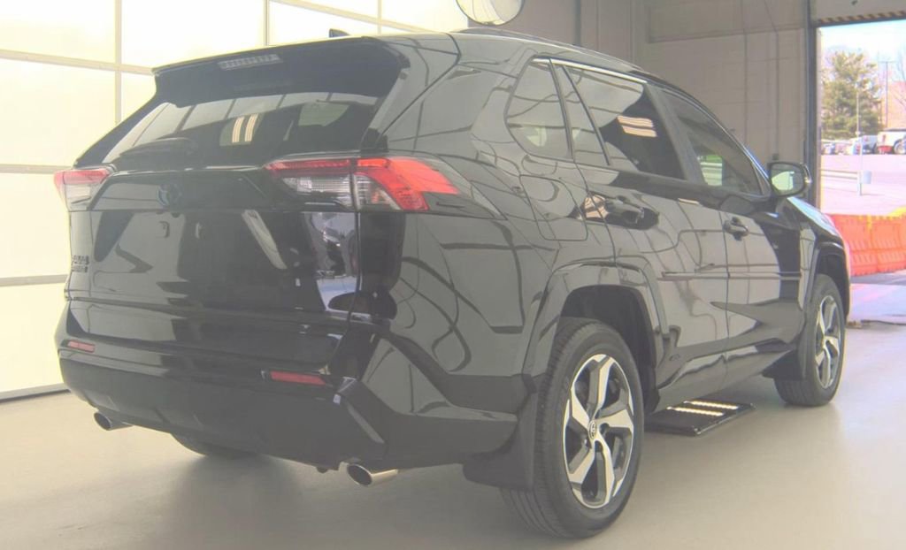 Used 2024 Toyota RAV4 SE w/ Weather & Moonroof Package AWD/4WD image 3