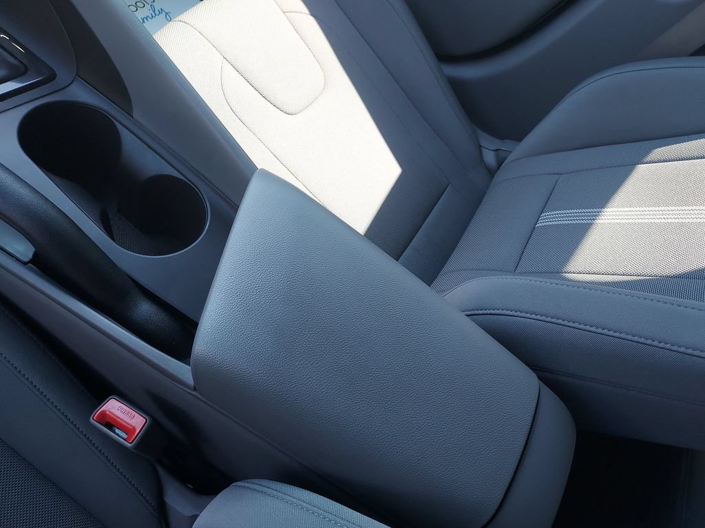 Used 2025 Hyundai Elantra SE FWD image 26