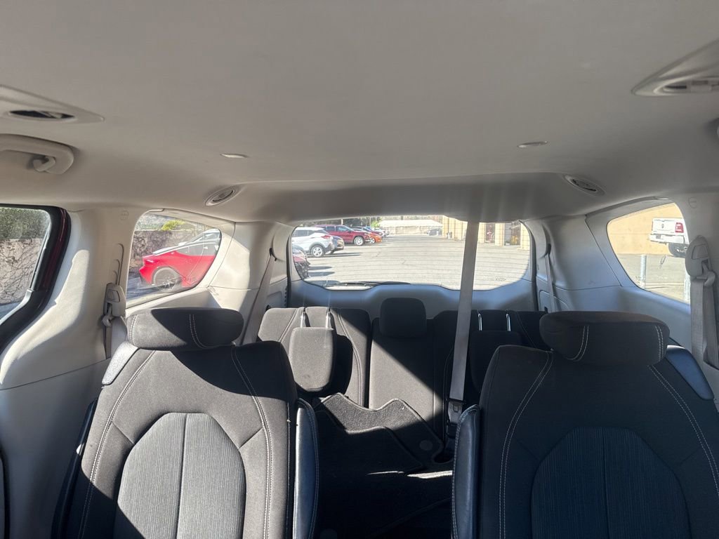 Used 2022 Chrysler Voyager LX image 18