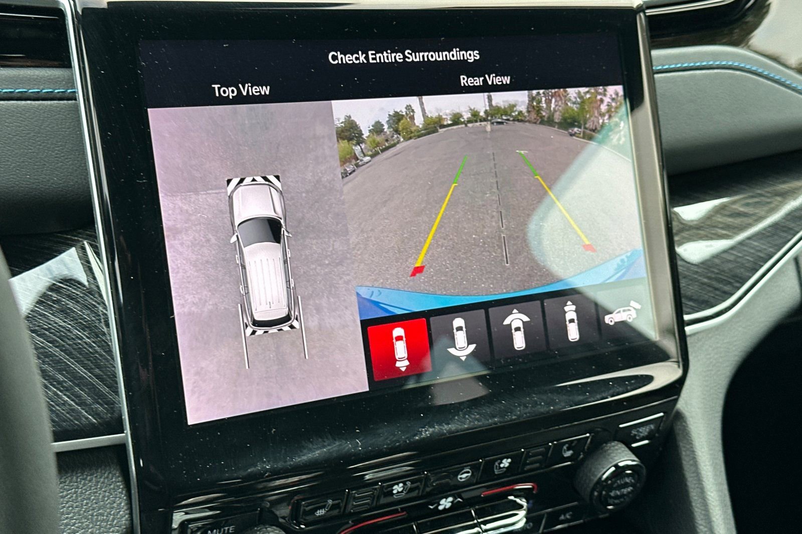 New 2023 Jeep Grand Cherokee Trailhawk w/ Advanced Protech Group II image 18