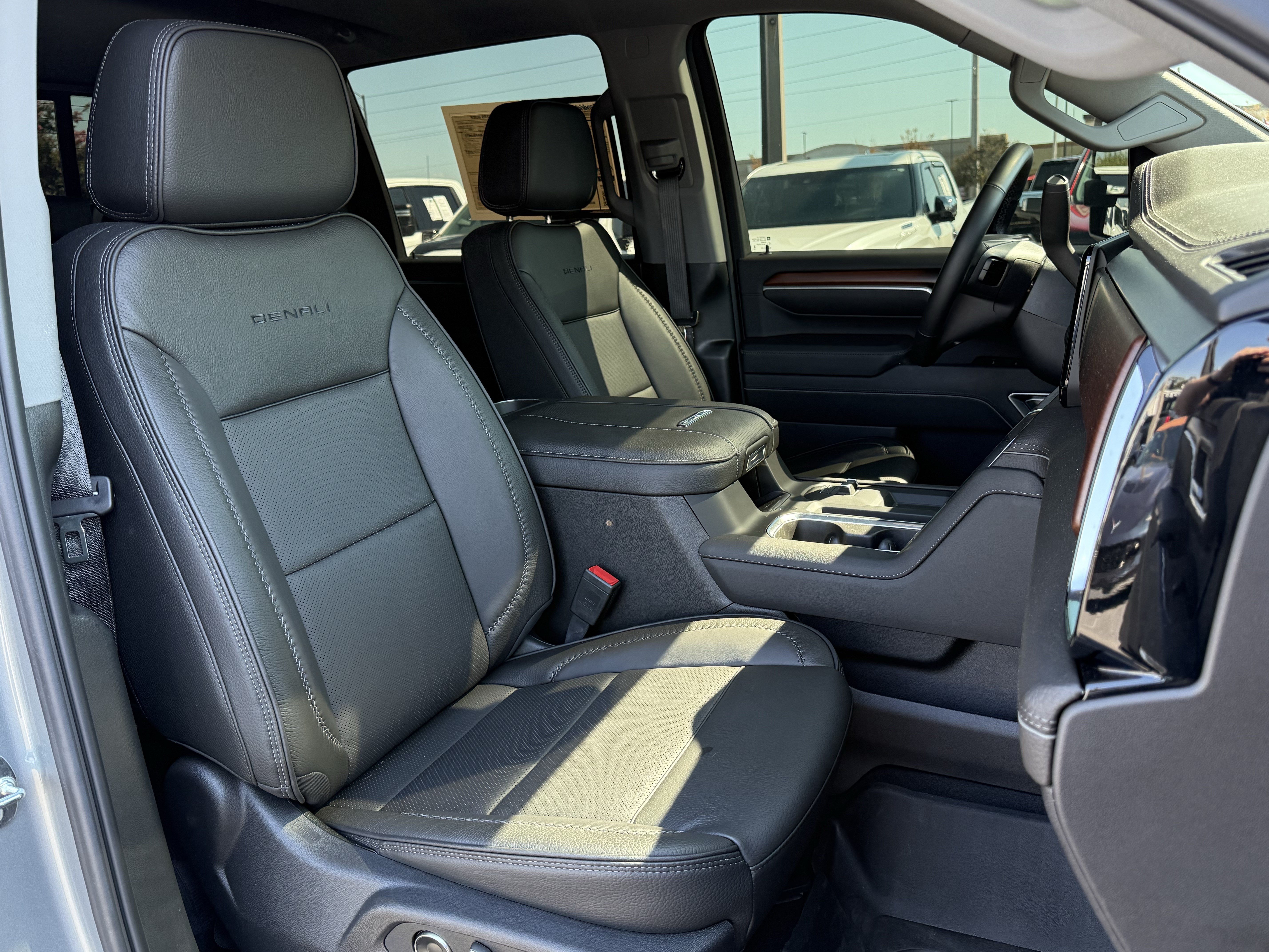 Used 2026 GMC Sierra 2500 Denali w/ Denali Reserve Package AWD/4WD image 36