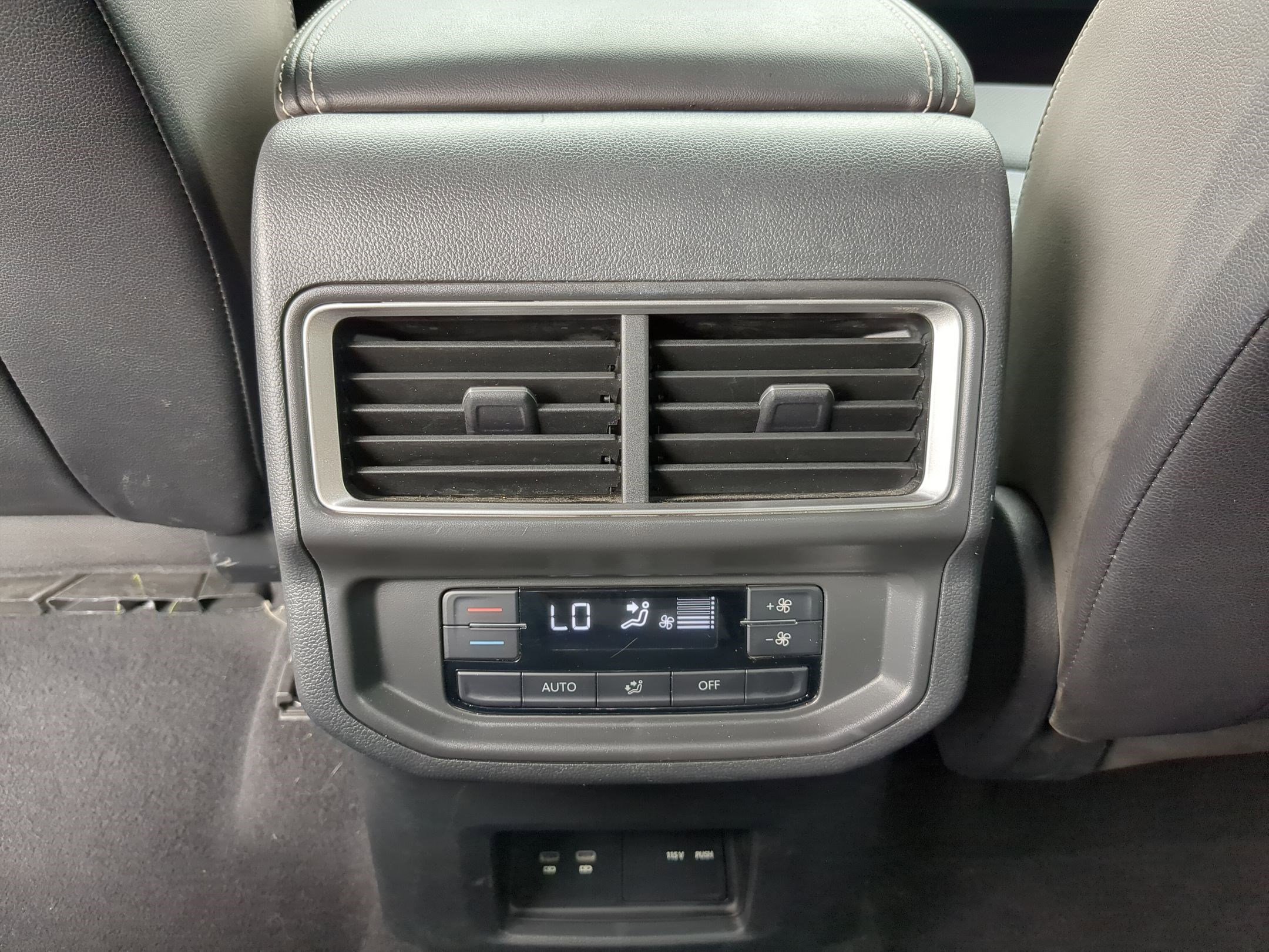 Used 2024 Volkswagen Atlas SE image 28