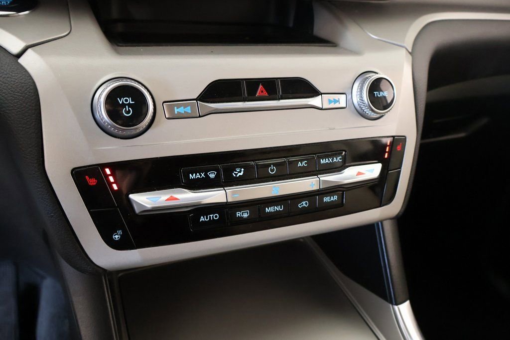 Used 2023 Ford Explorer XLT w/ Equipment Group 202A image 7