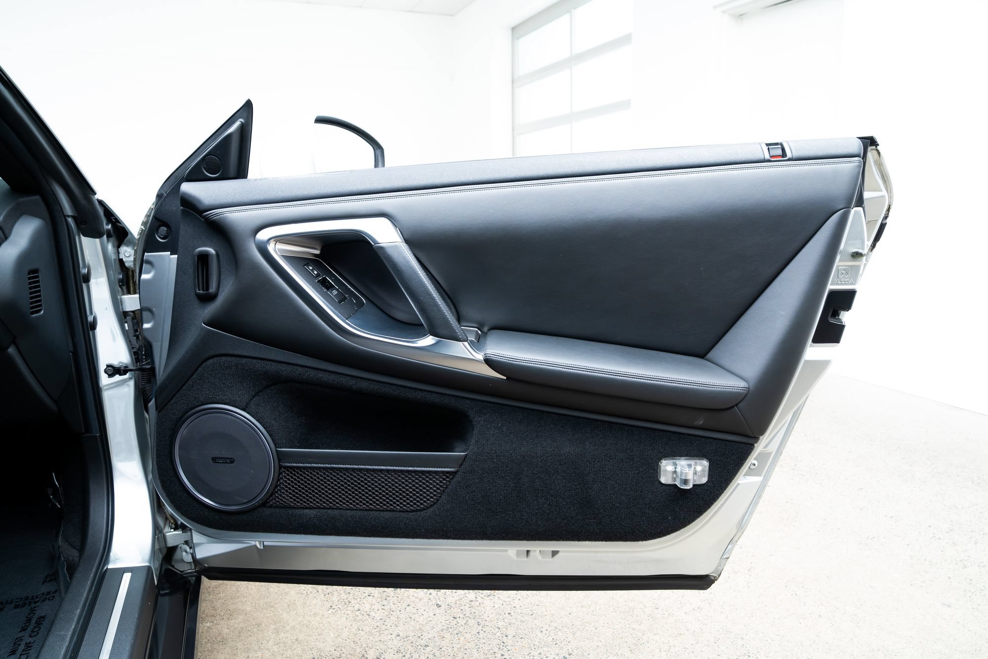 Used 2009 Nissan GT-R Premium AWD/4WD image 19