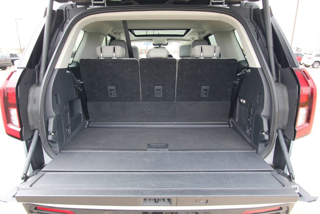 Used 2025 Ford Expedition Active image 16