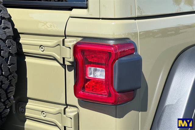 Used 2025 Jeep Wrangler Rubicon w/ Safety Group image 35