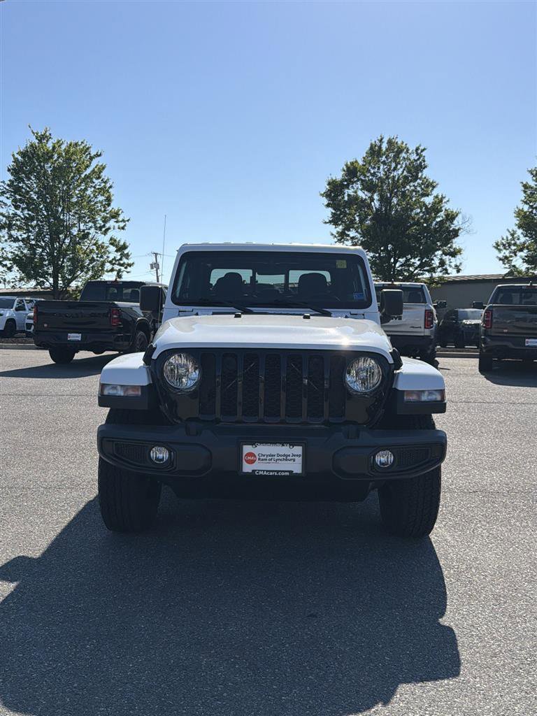 Used 2022 Jeep Gladiator Sport AWD/4WD image 2