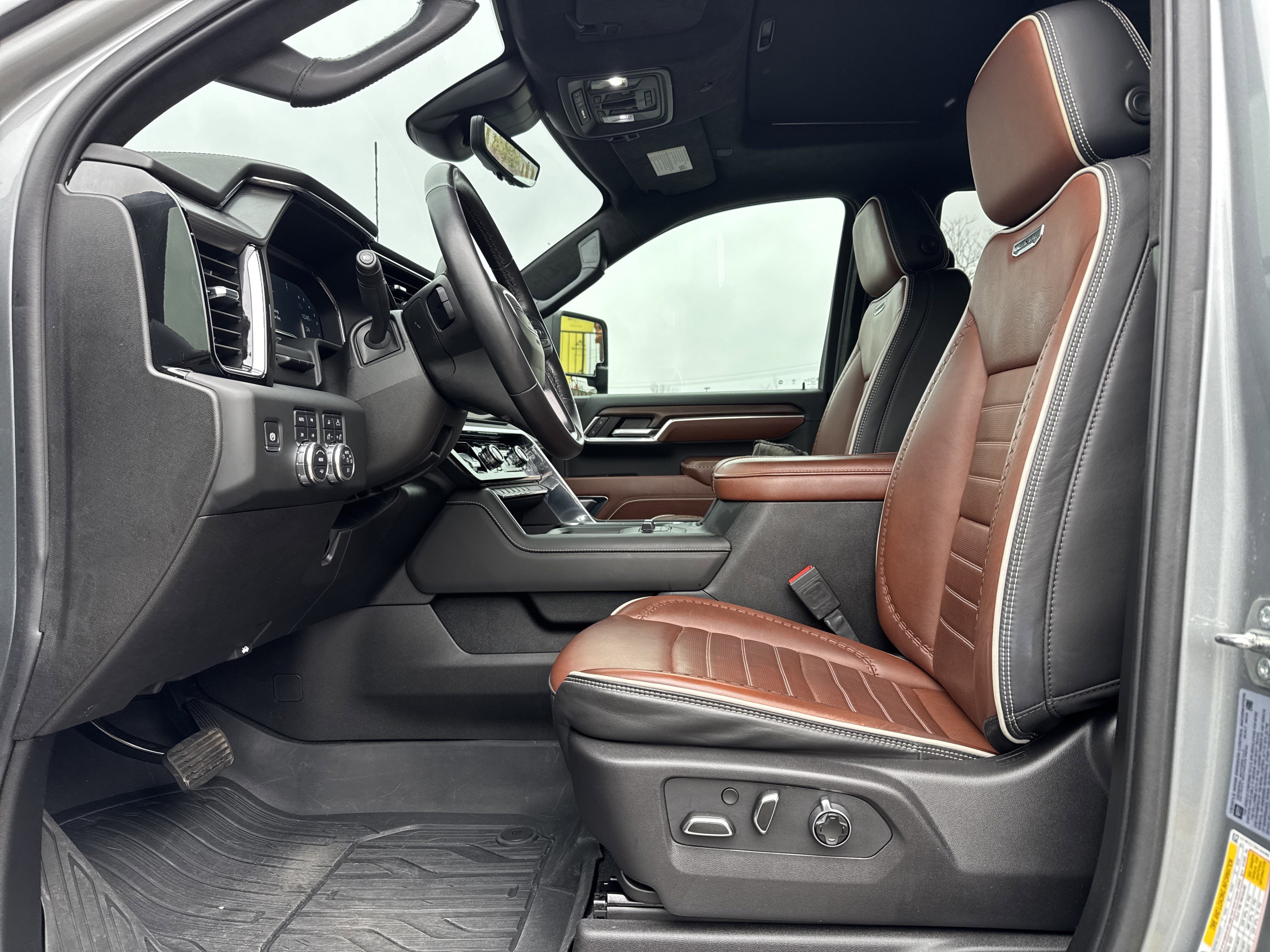 Used 2024 GMC Sierra 3500 Denali Ultimate image 16