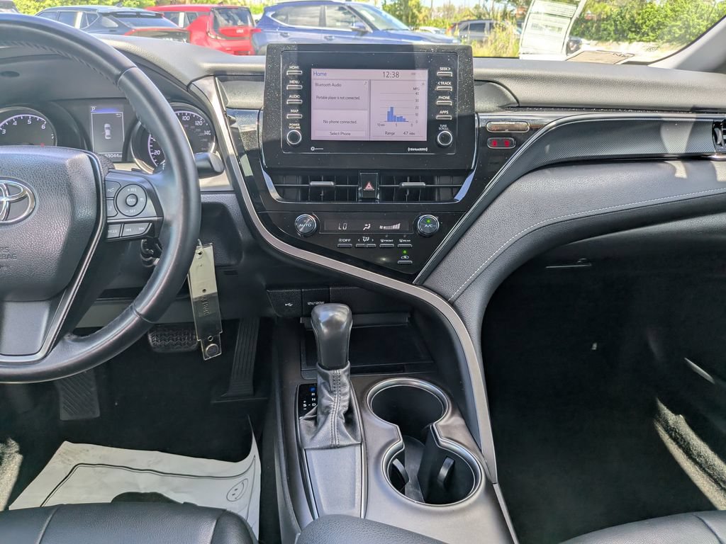 Used 2021 Toyota Camry SE FWD image 16