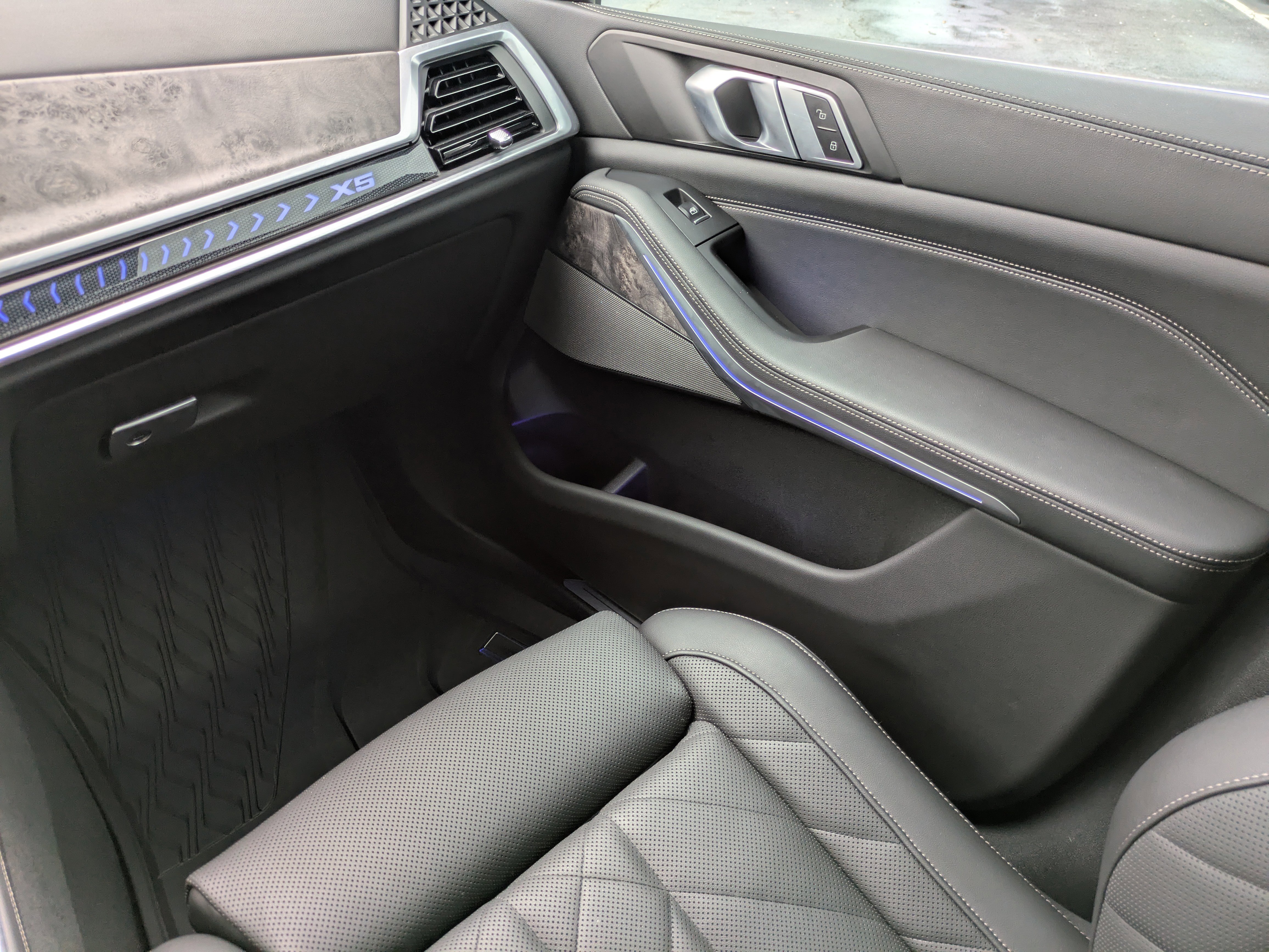 Used 2024 BMW X5 xDrive40i w/ Premium Package image 13