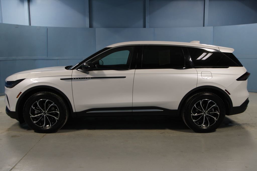 Used 2025 Lincoln Nautilus Premier image 32