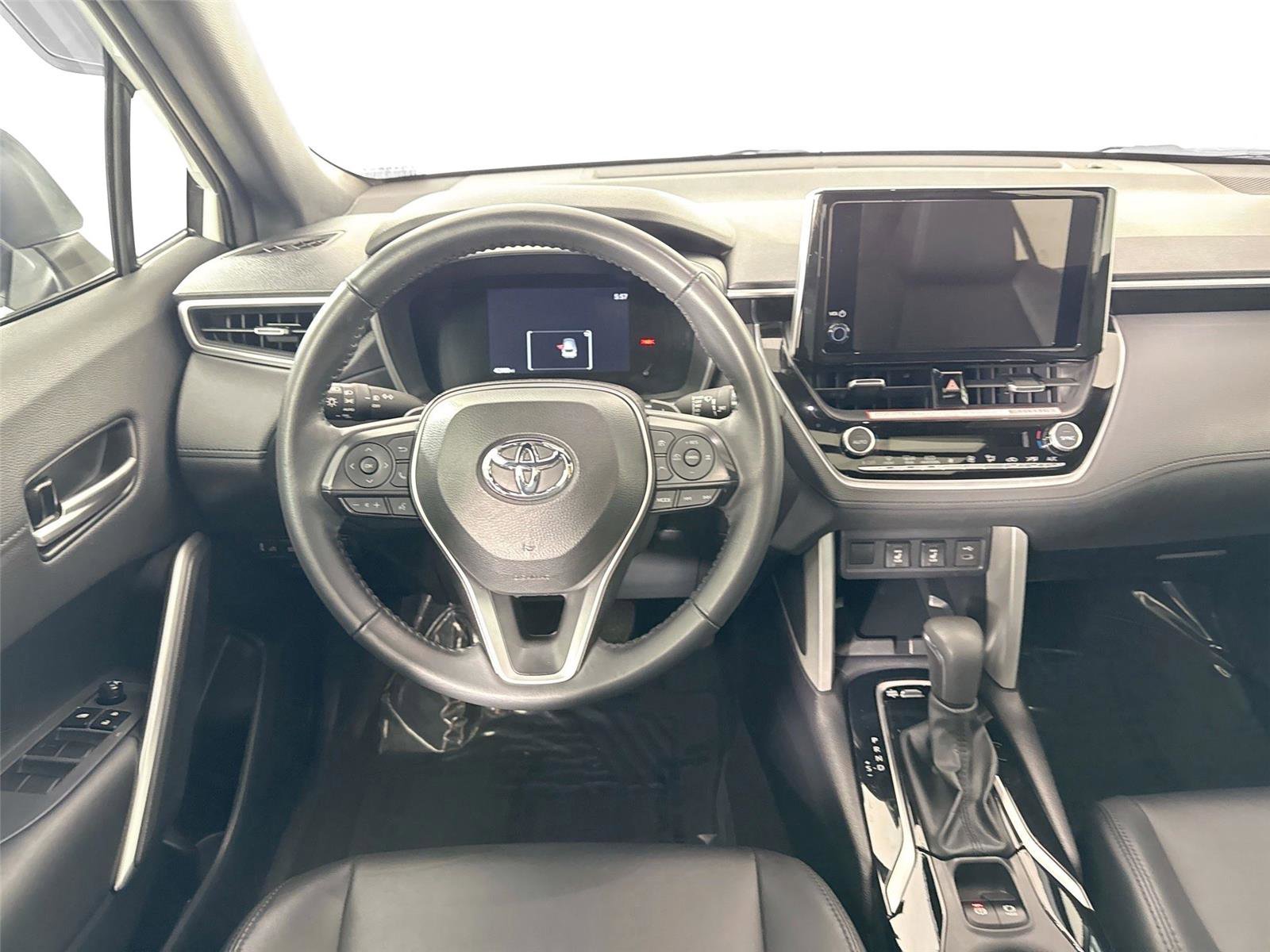 Used 2024 Toyota Corolla Cross XSE w/ Convenience Package image 32