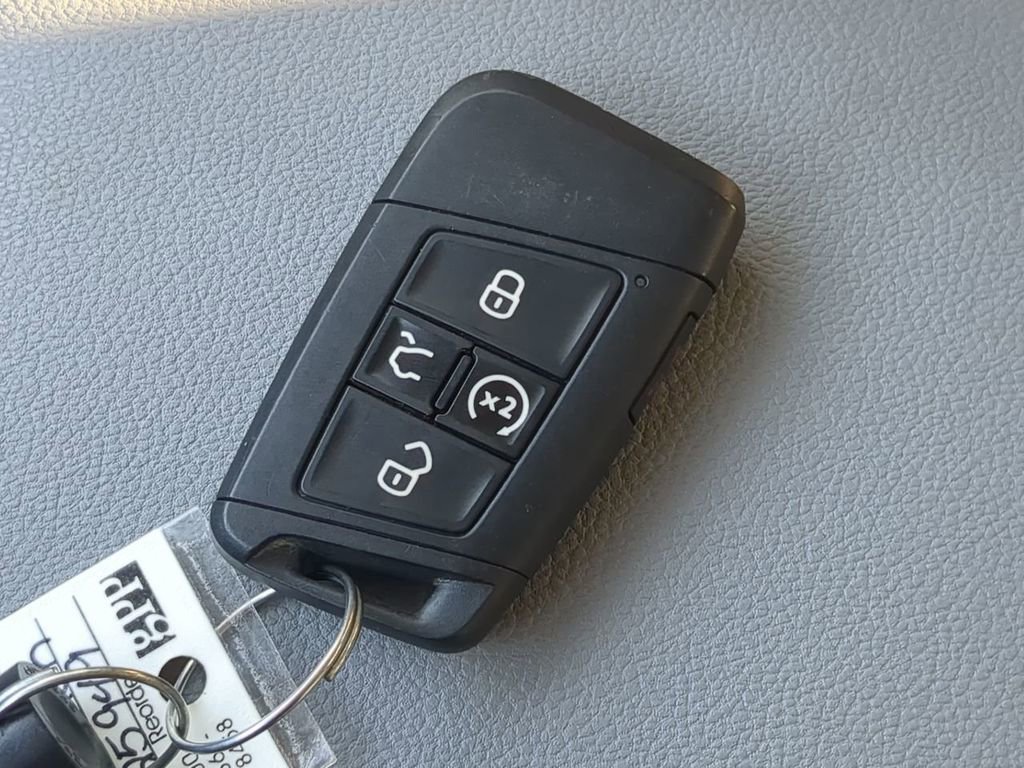 Used 2024 Volkswagen Taos SE image 30