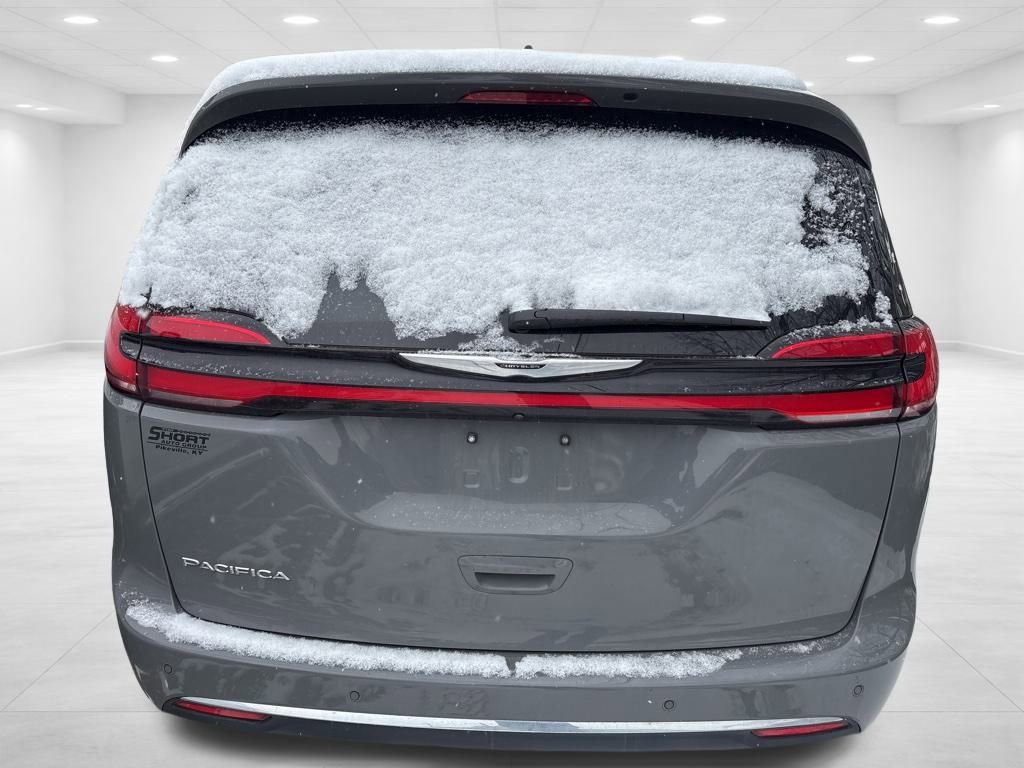 Used 2025 Chrysler Pacifica Select image 5