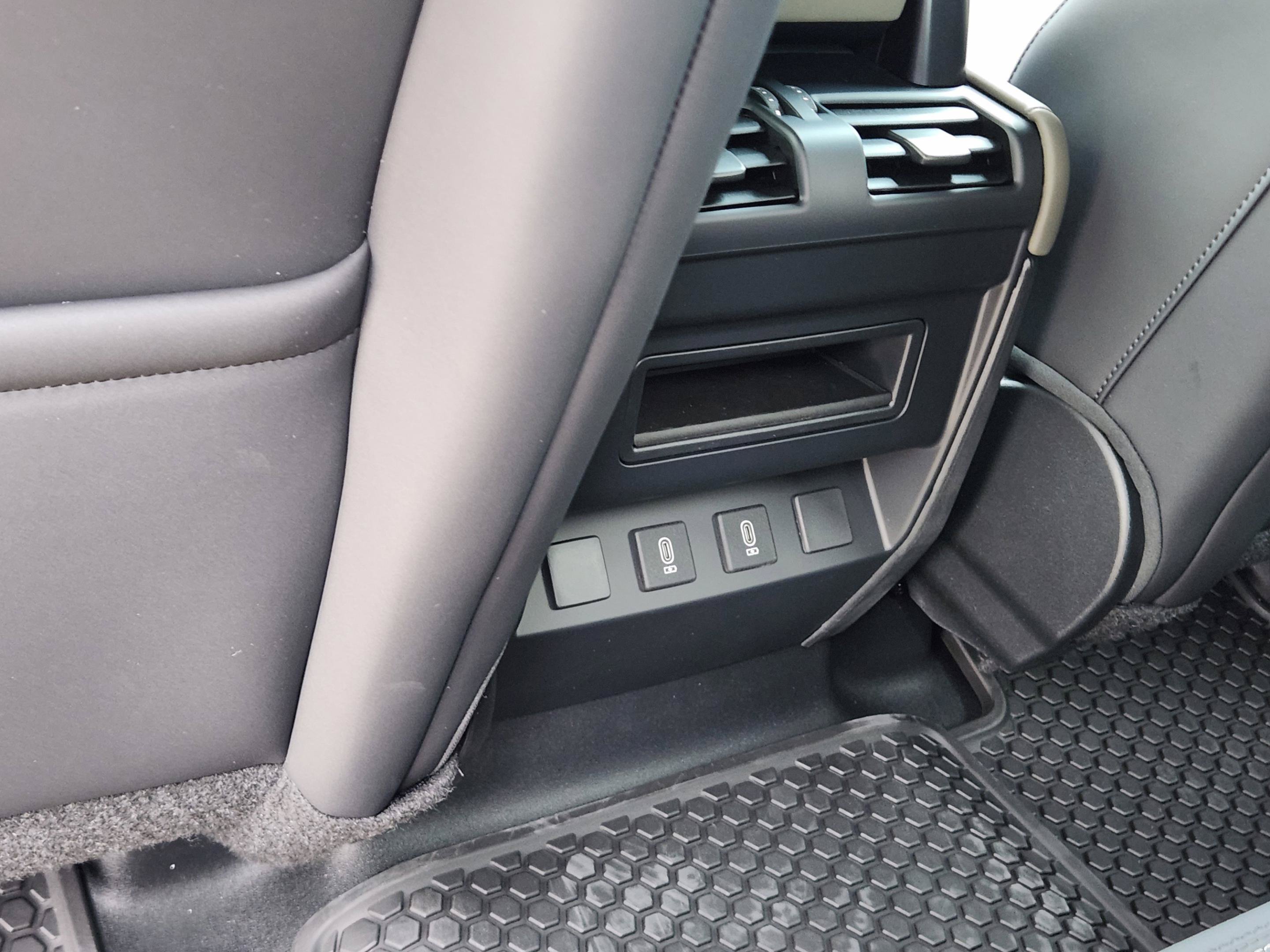 New 2026 Land Rover Defender 110 S AWD/4WD image 28