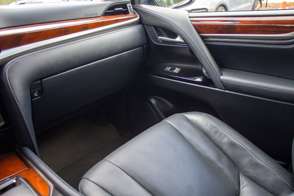 Used 2021 Lexus LX 570 4WD w/ Luxury Package image 20