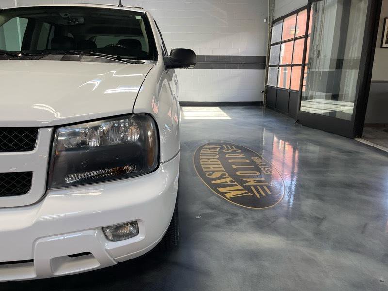 Used 2008 Chevrolet TrailBlazer LT w/ Sun And 6-Disc Cd Package AWD/4WD image 3