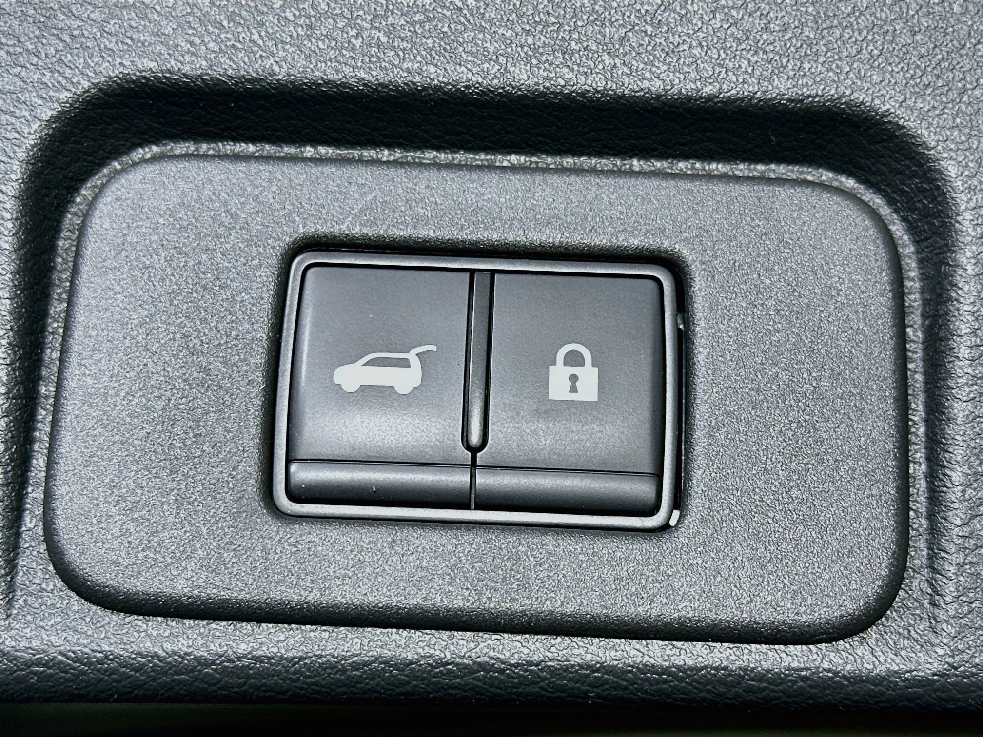 Used 2025 Nissan Rogue SV w/ SV Premium Package FWD image 29