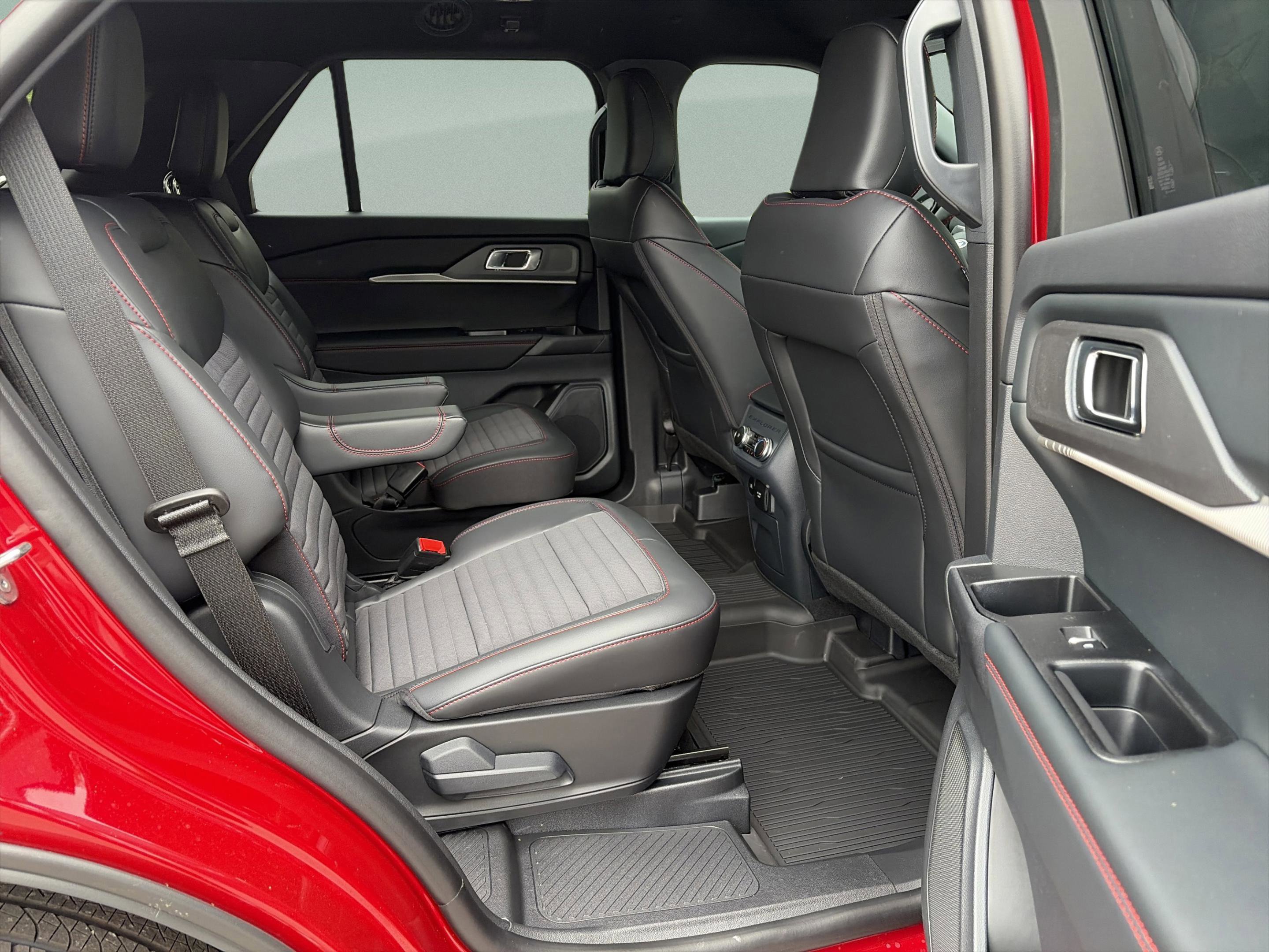 New 2026 Ford Explorer ST-Line w/ ST-Line Street Pack RWD image 17