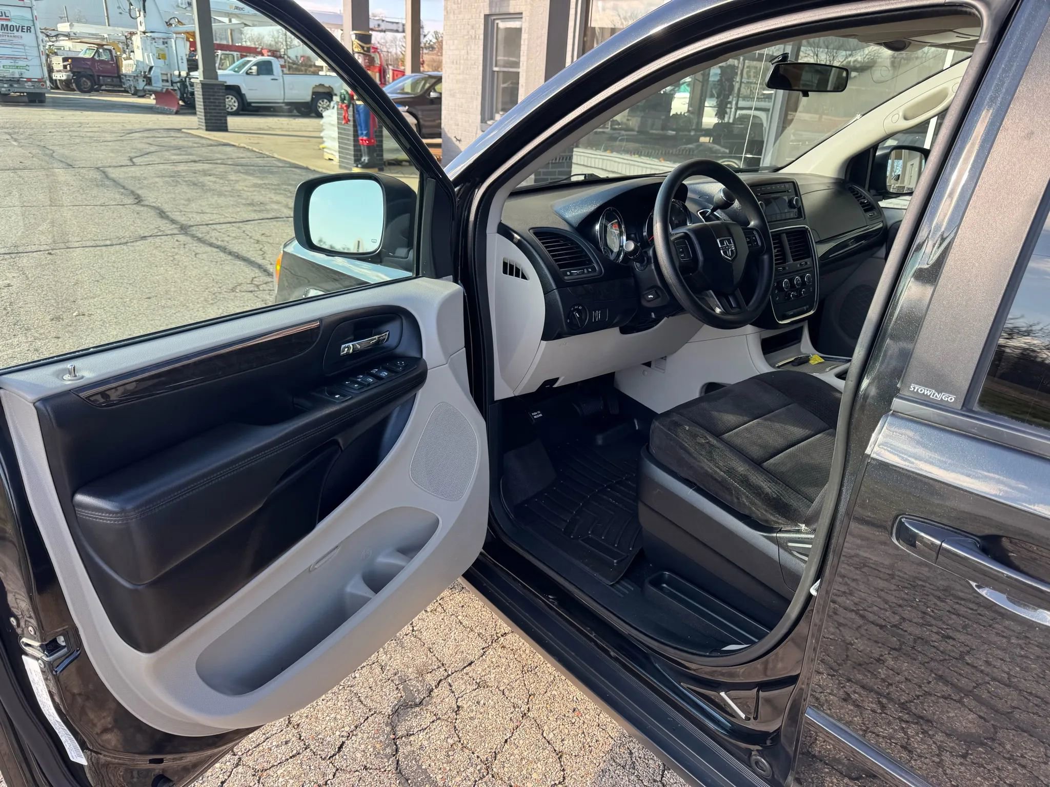 Used 2012 Dodge Grand Caravan SXT w/ Security Group image 9