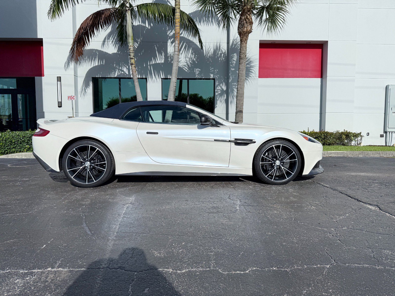 Used 2014 Aston Martin Vanquish Volante RWD image 20