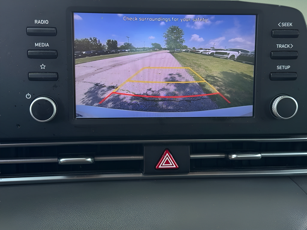Used 2021 Hyundai Elantra SE FWD image 24
