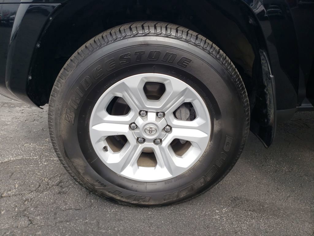 Used 2022 Toyota 4Runner SR5 Premium w/ Moonroof Package AWD/4WD image 26