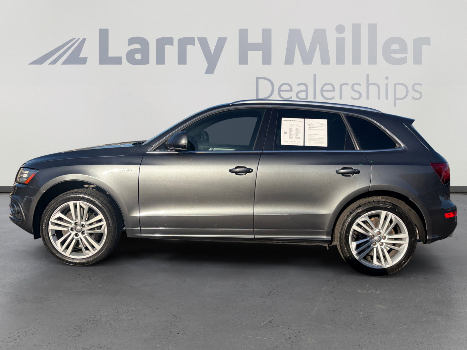 Used 2016 Audi SQ5 Premium Plus w/ Technology Package AWD/4WD image 2