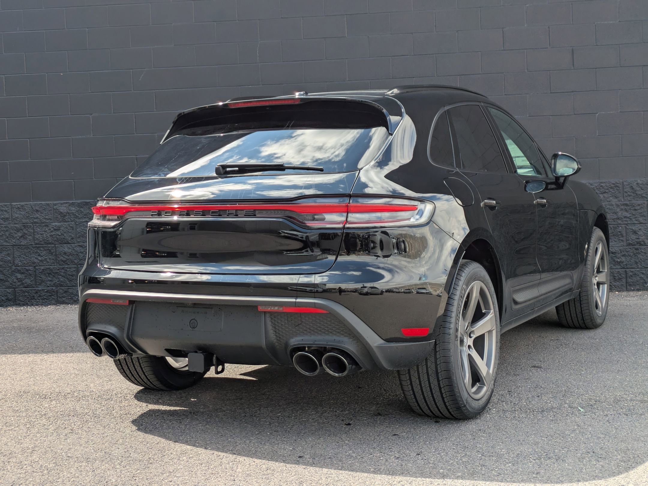 Certified 2025 Porsche Macan image 10