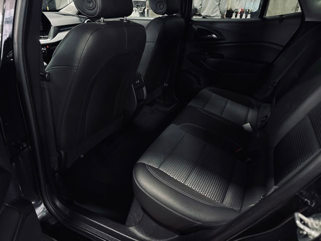 Used 2025 Chevrolet Trax LT image 18