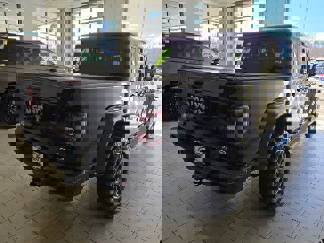 Used 2020 Jeep Gladiator Overland image 11