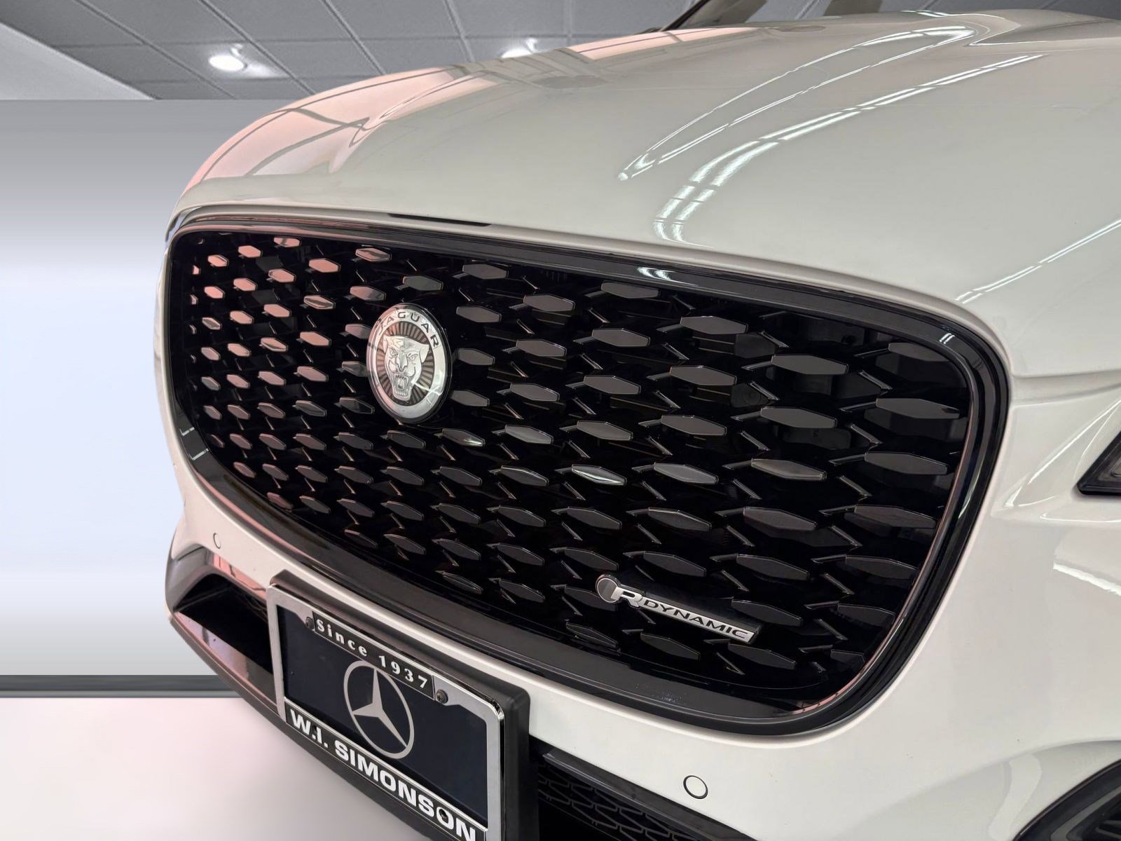 Used 2024 Jaguar F-PACE R-Dynamic S image 19