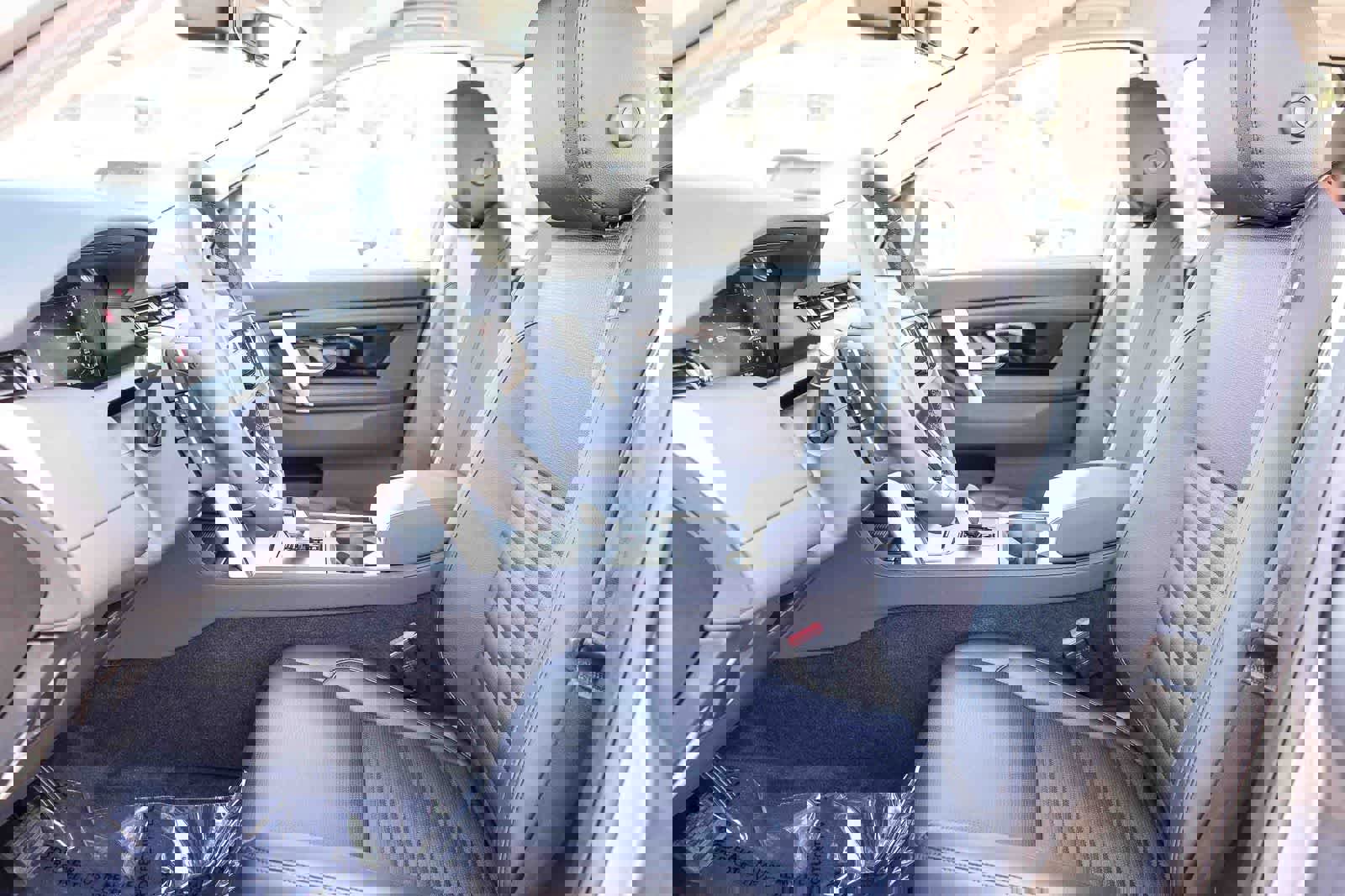 New 2025 Land Rover Discovery Sport S image 15