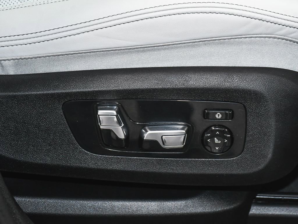 Used 2023 BMW X6 xDrive40i w/ Executive Package image 64