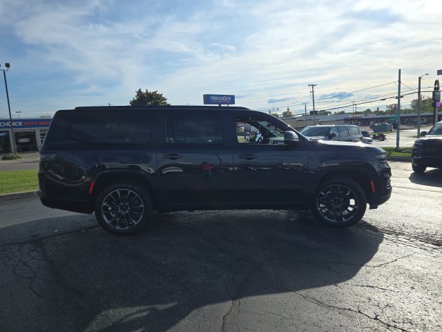 Used 2025 Jeep Grand Wagoneer L Series III w/ Quick Order Packagew 28T AWD/4WD image 7