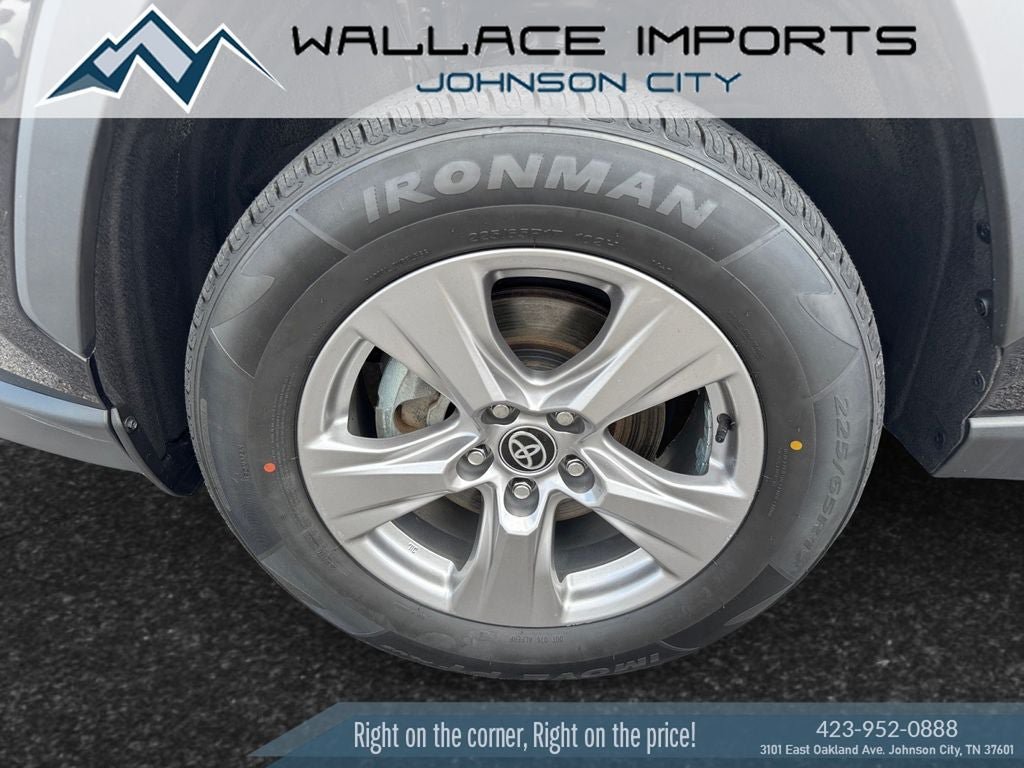 Used 2023 Toyota RAV4 XLE AWD/4WD image 9