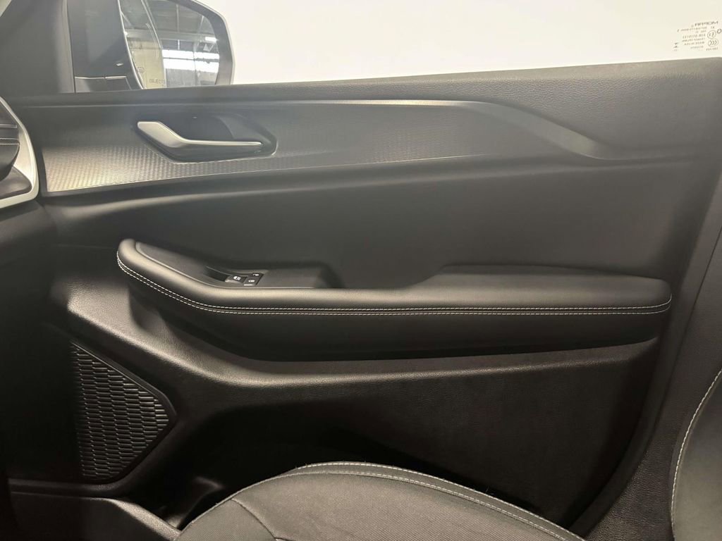 Used 2023 Jeep Grand Cherokee L Laredo w/ Luxury Tech Group I image 30